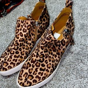 ❤️🤍Susina size 7 leopard print wedge shoes 🤍❤️